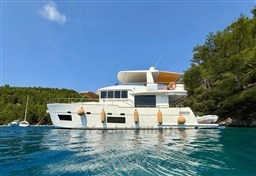 Cantieri Estensi 535 Maine in rada