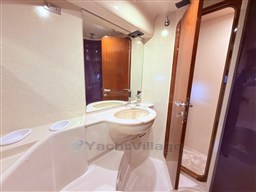 Ferretti 165-34-bagno ospiti