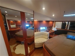 Sunseeker Manhattan 70 Vip a prua 