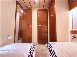 Ferretti 165-40-cabina ospiti2