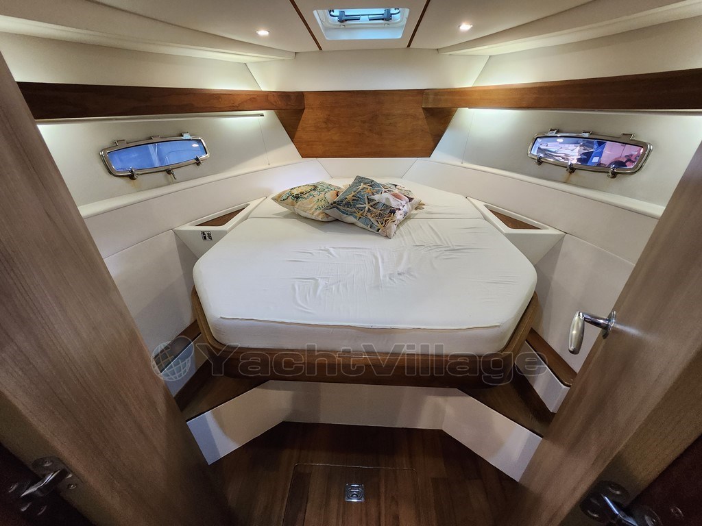 Sealine SC 35 Cabina armatore di prua