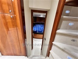 Aicon 56 S Accesso cabina Armatoriale  a centro barca