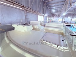 Ferretti 165-51-fly
