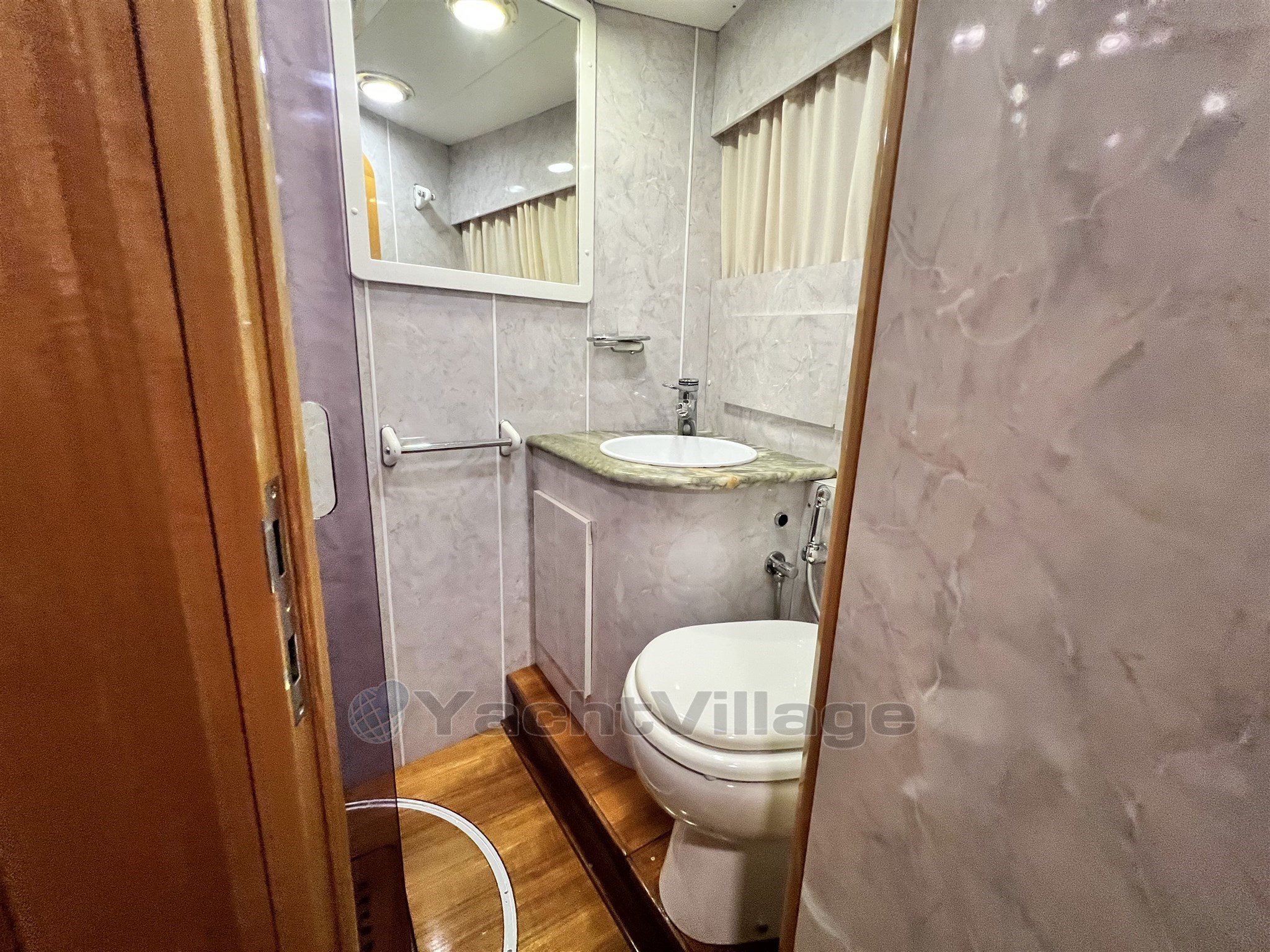 Piantoni 63 Bagno 3^ cabina ospiti dx