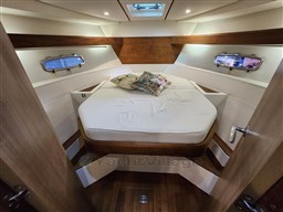 Sealine SC 35 Cabina armatore di prua