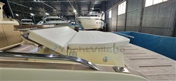 Invictus 370 GT Divano di poppa allungato