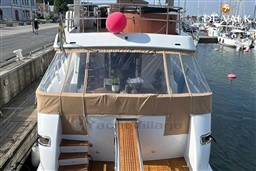 9topn6pv96.jpg