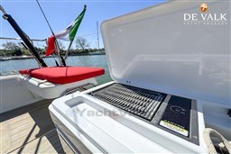 yc9mcox7x8.jpg