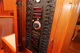 09x57t9m1r.jpg