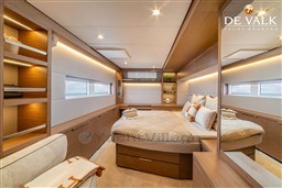 ad8e26qr2r.jpg