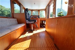 twj1u2tg70.jpg
