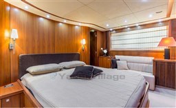 Sunseekr 82 Master cabin 2