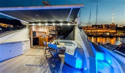 Sunseeker 82 deck