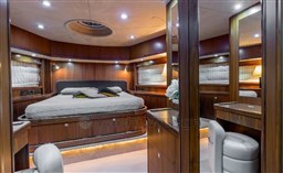 Sunseekr 82 vip cabin 2