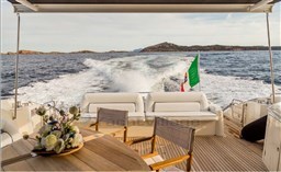Sunseeker 82 cruising