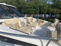 Aquila 36 Sport bow dinette