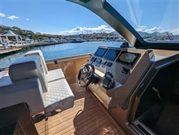 Apex 60 helm station