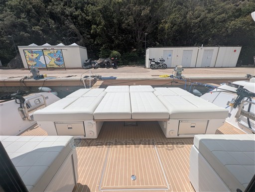 Aft sunpad
