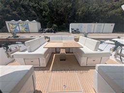 Pardo GT52 cockpit dinette convertible