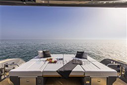 Pardo GT52 aft sunpad