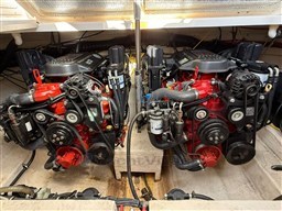 CHAPARRAL SIGNATURE 310 Engine room