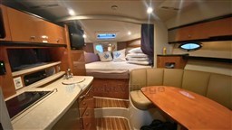 CHAPARRAL SIGNATURE 310 Cabin