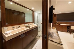 Princess V78 bathroom