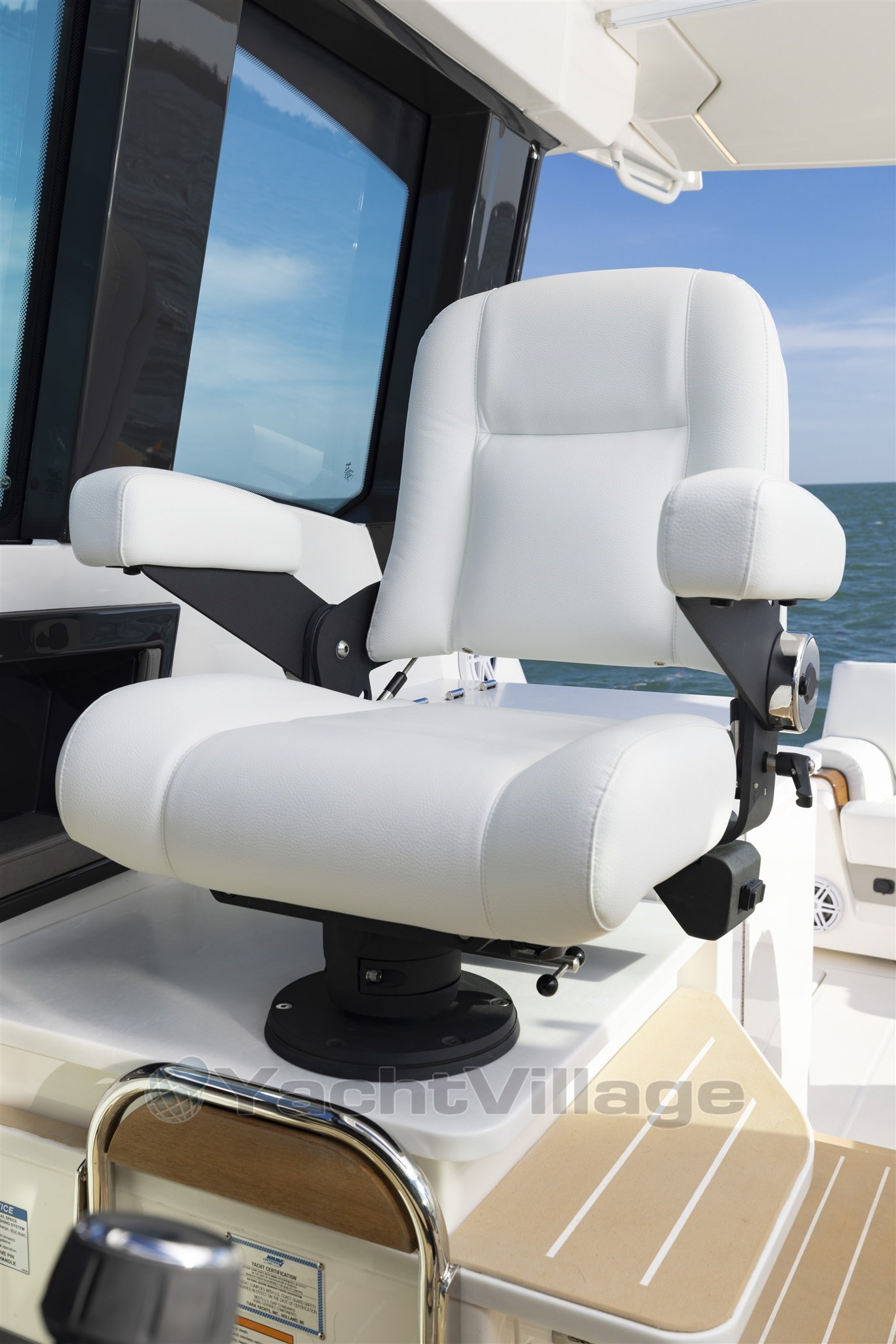Tiara 39LE helm seat