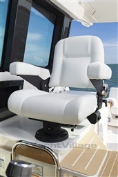 Tiara 39LE helm seat