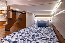Tiara 39LE aft berth