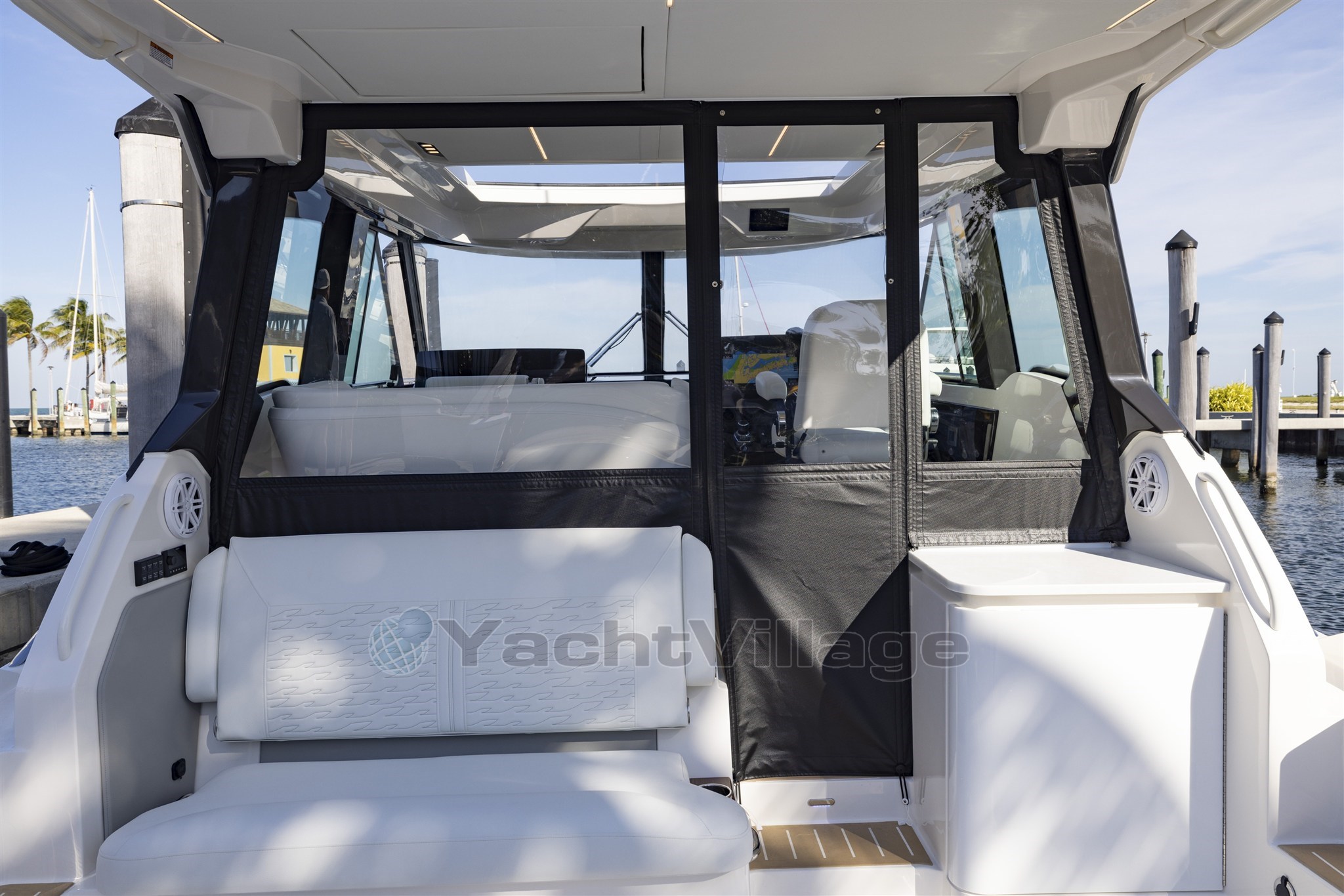 Tiara 39LE aft enclosure