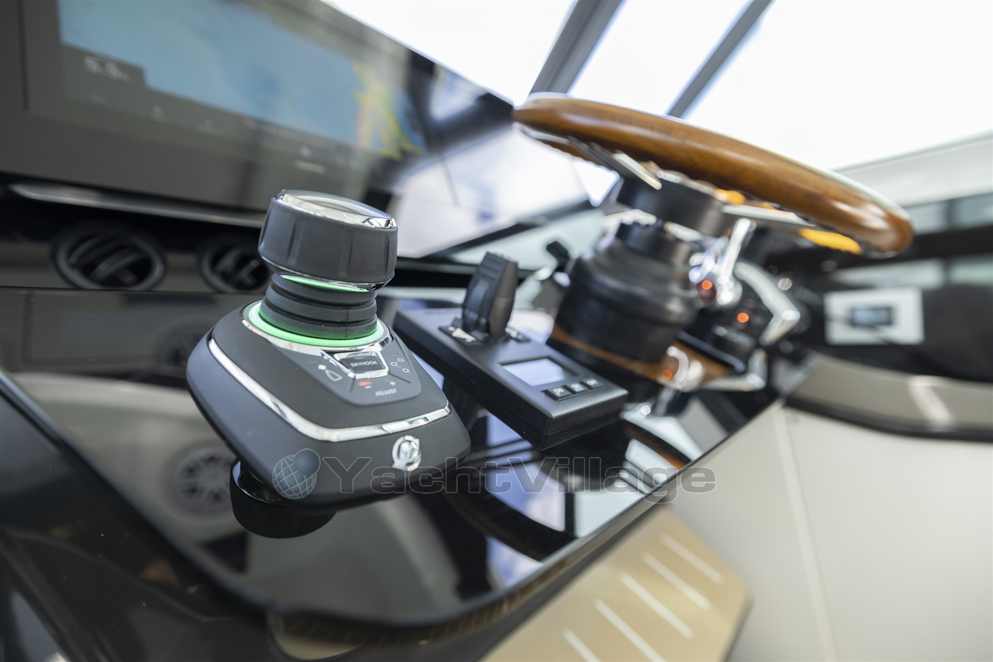 Tiara 39LE helm detail