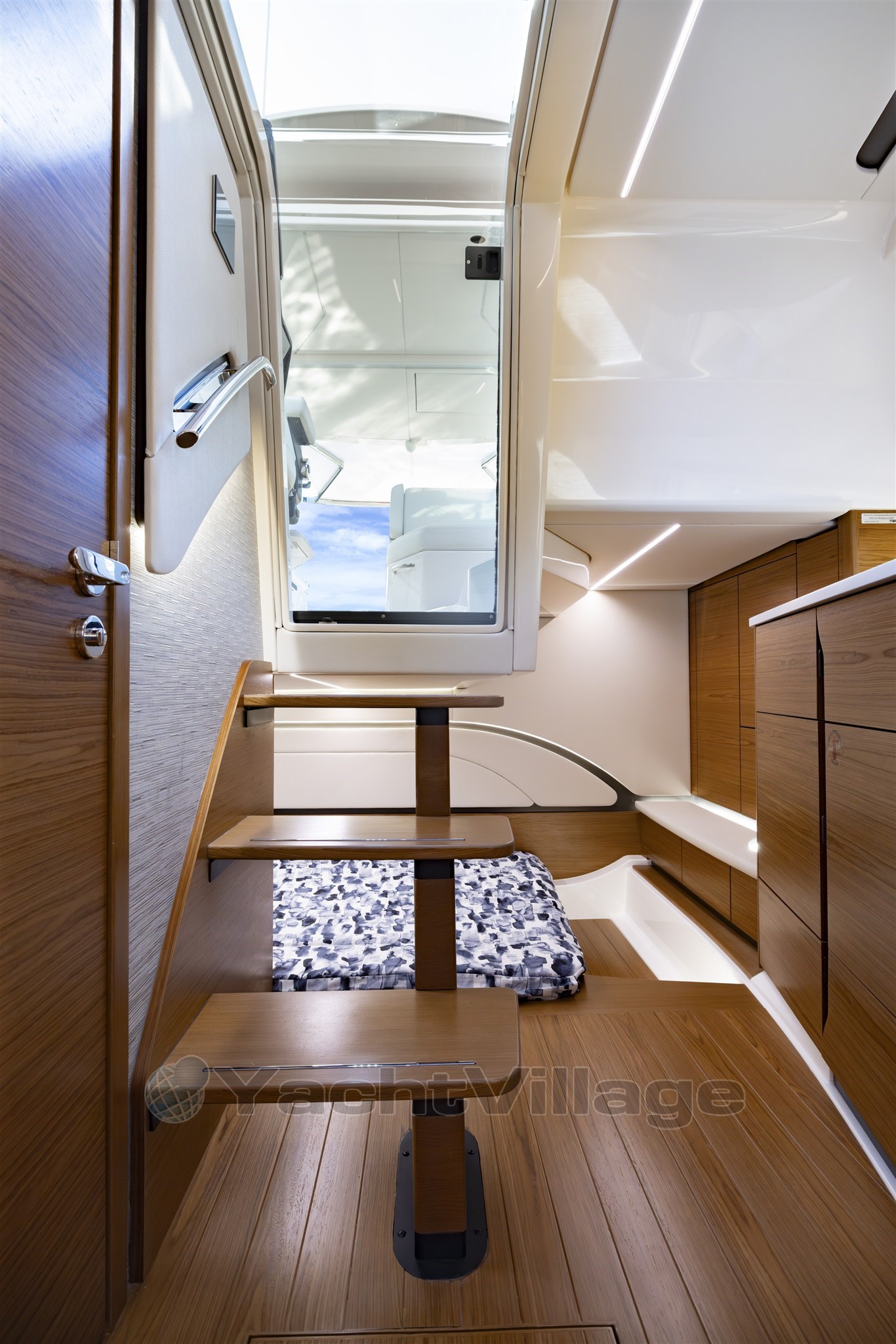 Tiara 39LE lower deck stairs