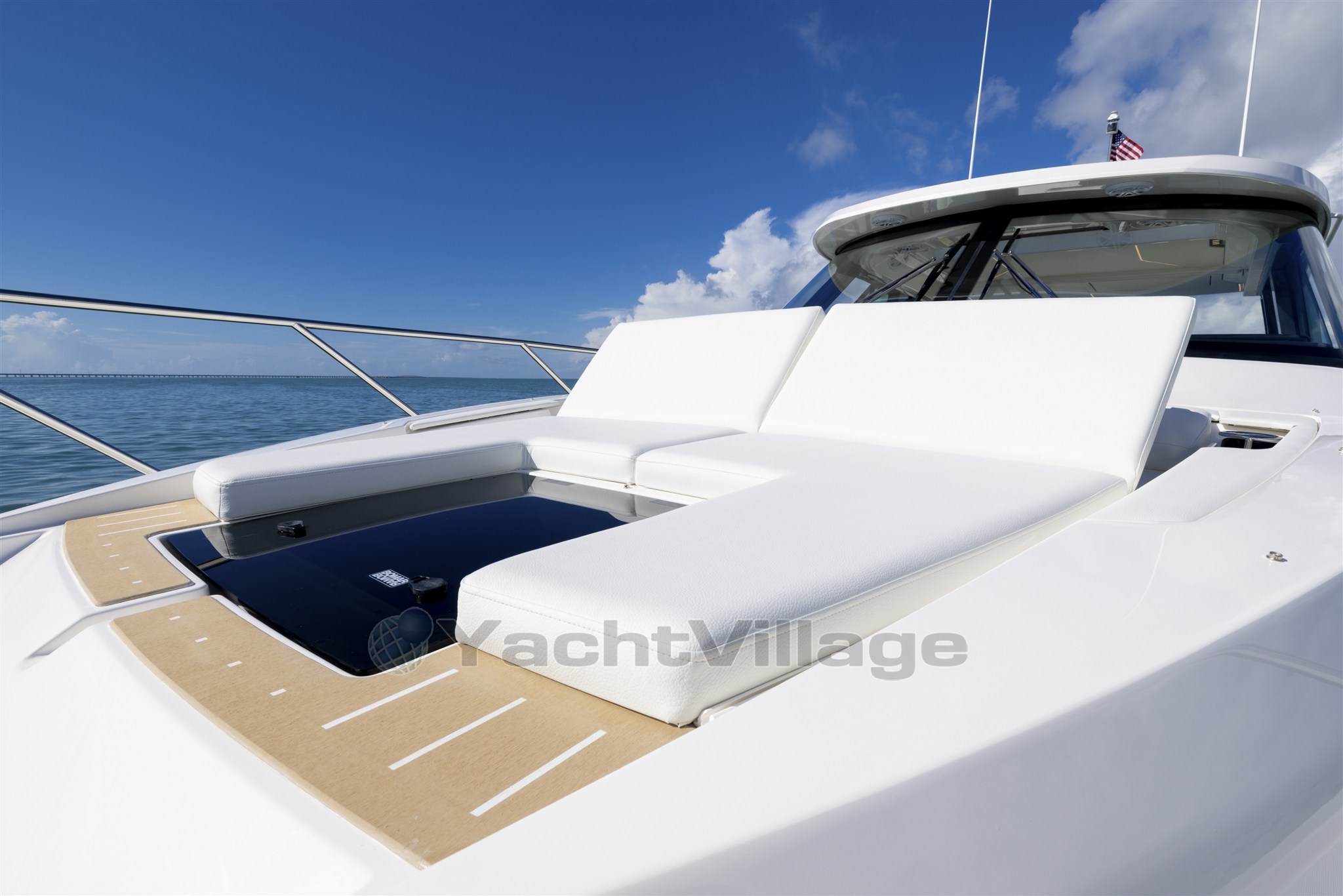 Tiara 39LE fwd sunpad and lounge