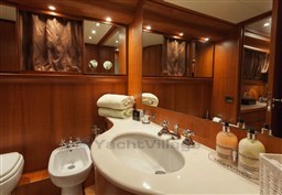 Canados 82 master bathroom