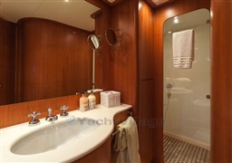 Canados 82 vip bathroom