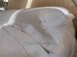 Picchiotti 68, Cabanon, corredo