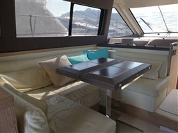 Beneteau MC5 dinette