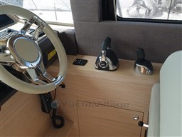 Beneteau MC5 helm detail