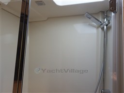 Beneteau MC5 bathroom shower