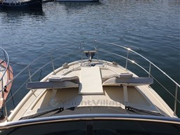 Beneteau MC5 fwd deck