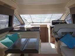 Beneteau MC5 salon