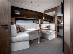 AZIMUT AT 45 interior