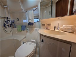 {I}bathroom