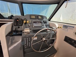 Tiara 3800 Open helm station