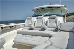 Tiara 43LS fwd seats