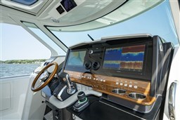 Tiara 43LS helm station