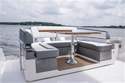 Tiara 43 LS aft dinette
