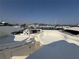 AZIMUT 55 Fly detail