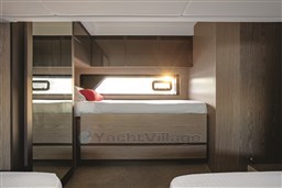 A45 Guest Cabin with Third Bed